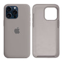 Capinha iPhone 15 Pro Max em Silicone com Interior Aveludado